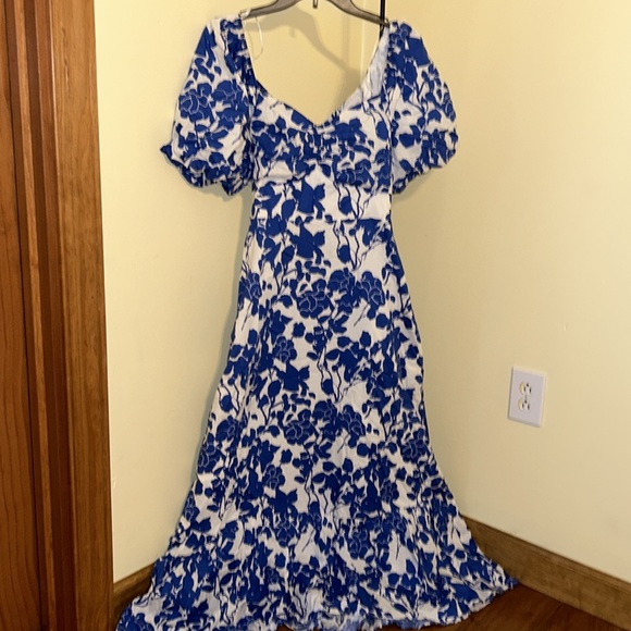HYACINTH HOUSE

Blue Floral Seaport Midi Dress - Picture 7 of 10